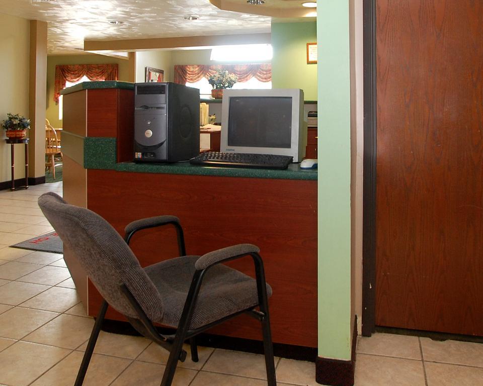 Knights Inn & Suites St. Clairsville Bagian luar foto