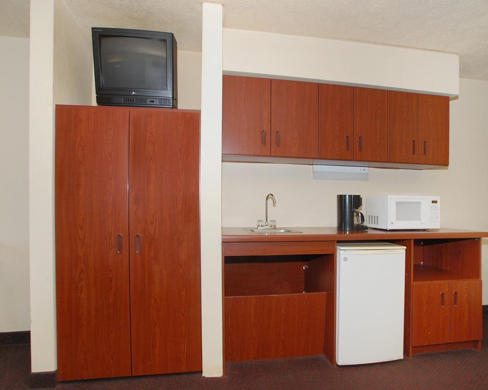 Knights Inn & Suites St. Clairsville Bagian luar foto