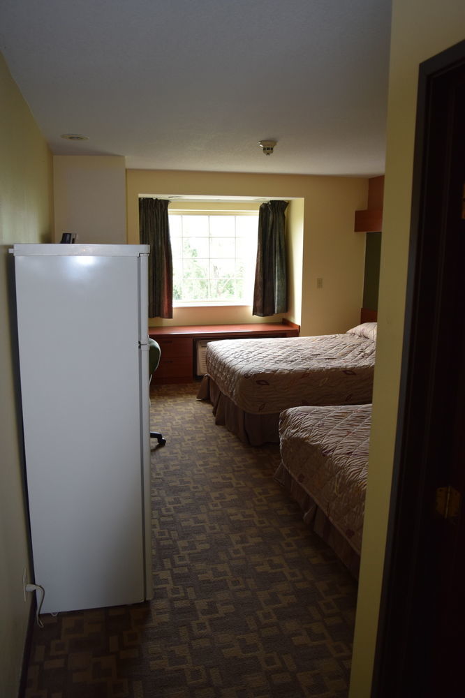 Knights Inn & Suites St. Clairsville Bagian luar foto